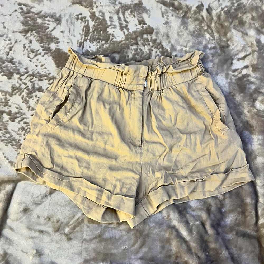 Beige Ruffle Waist Women's Shorts